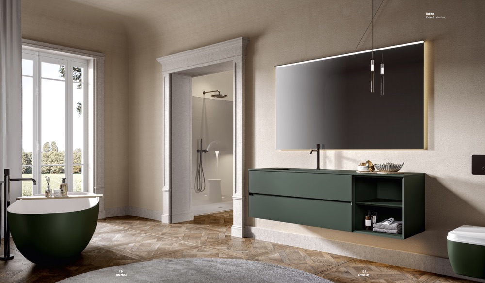 Edoné Artemide concept 05: mobile laccato verde Foresta con vano a giorno, specchio luminoso e vasca freestanding verde