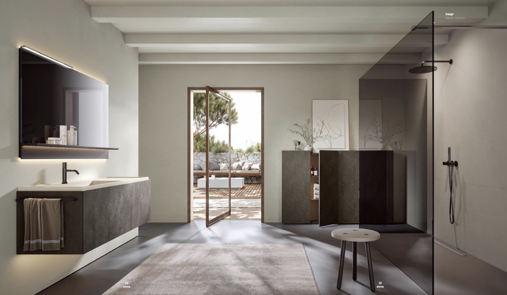 Edoné Atena Beton Atacama: mobile con top Grit Stone Sabbia, specchiera con mensola e faretto Monet